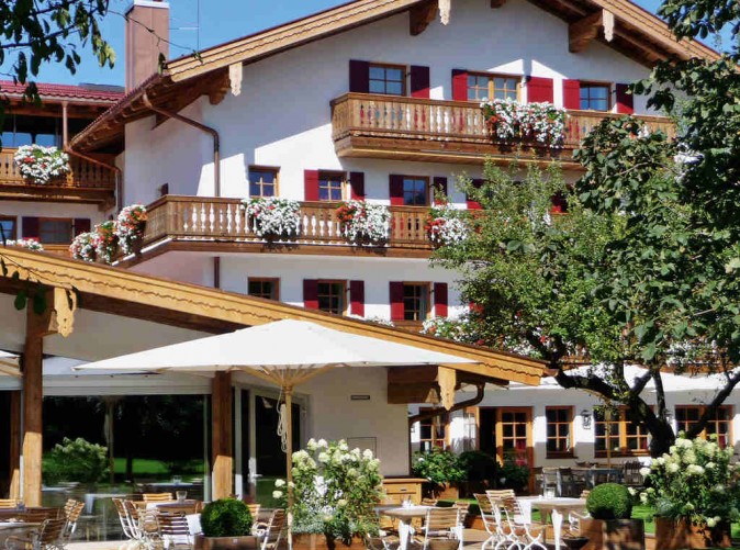 041_SchoeneAussichtenTouristik_Achental_12_Aussenansicht_Terrassen_0c3a815e1d (1)